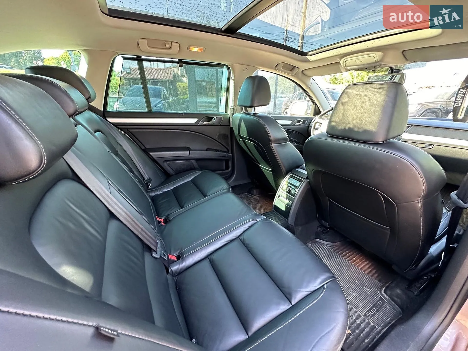2010 Skoda Superb - мініатюра 13
