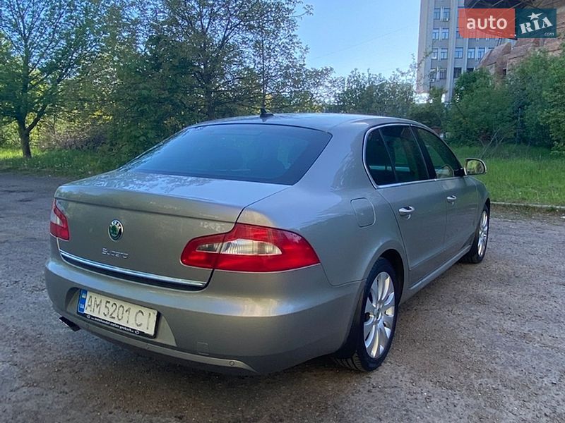Лифтбек Skoda Superb 2012 в Львове