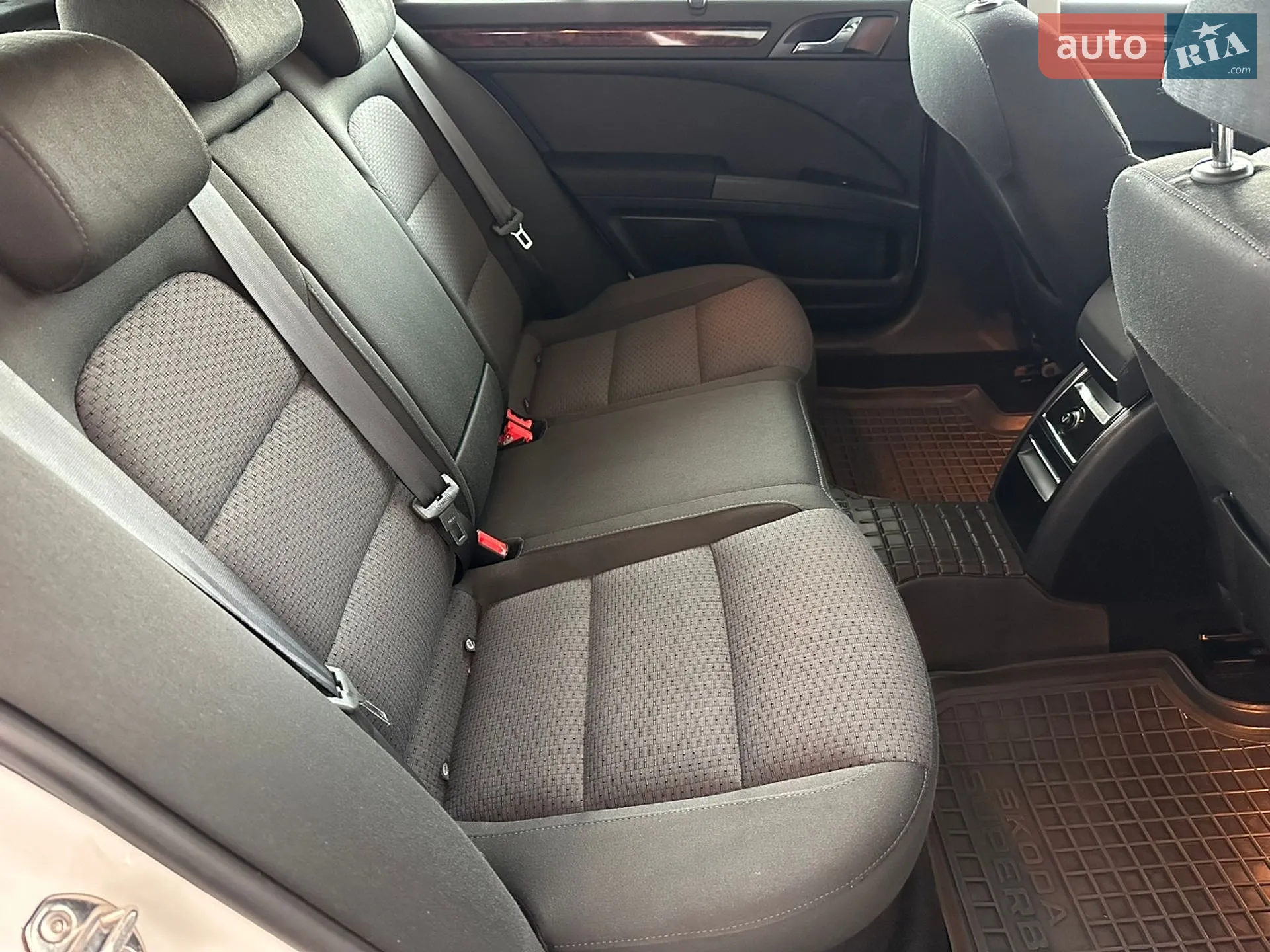2010 Skoda Superb - мініатюра 22