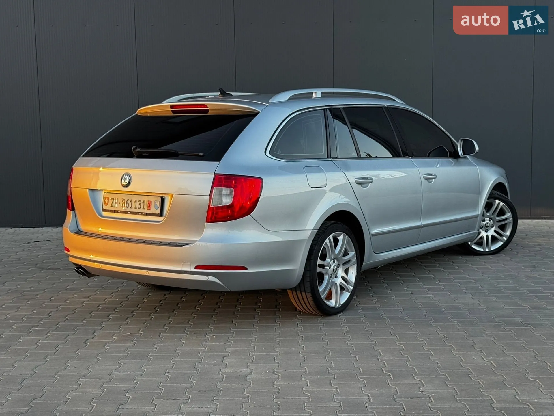2011 Skoda Superb - мініатюра 23