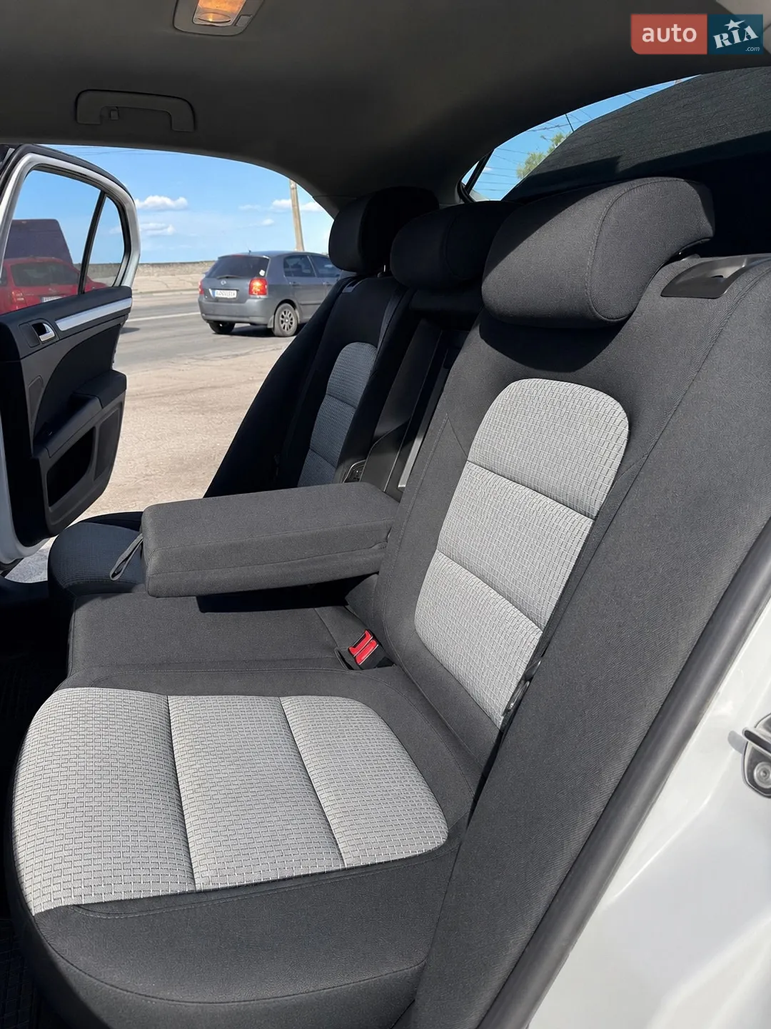 2011 Skoda Superb - мініатюра 10