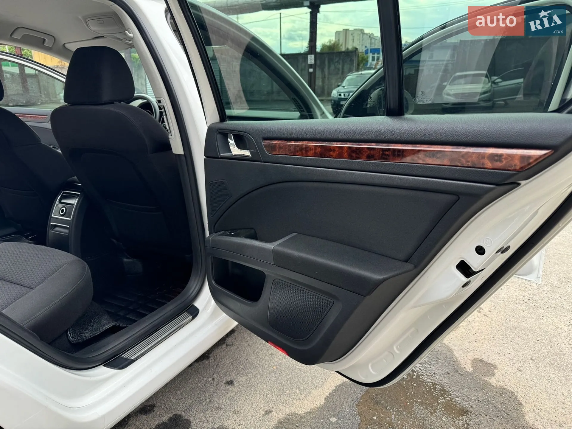 2011 Skoda Superb - мініатюра 35
