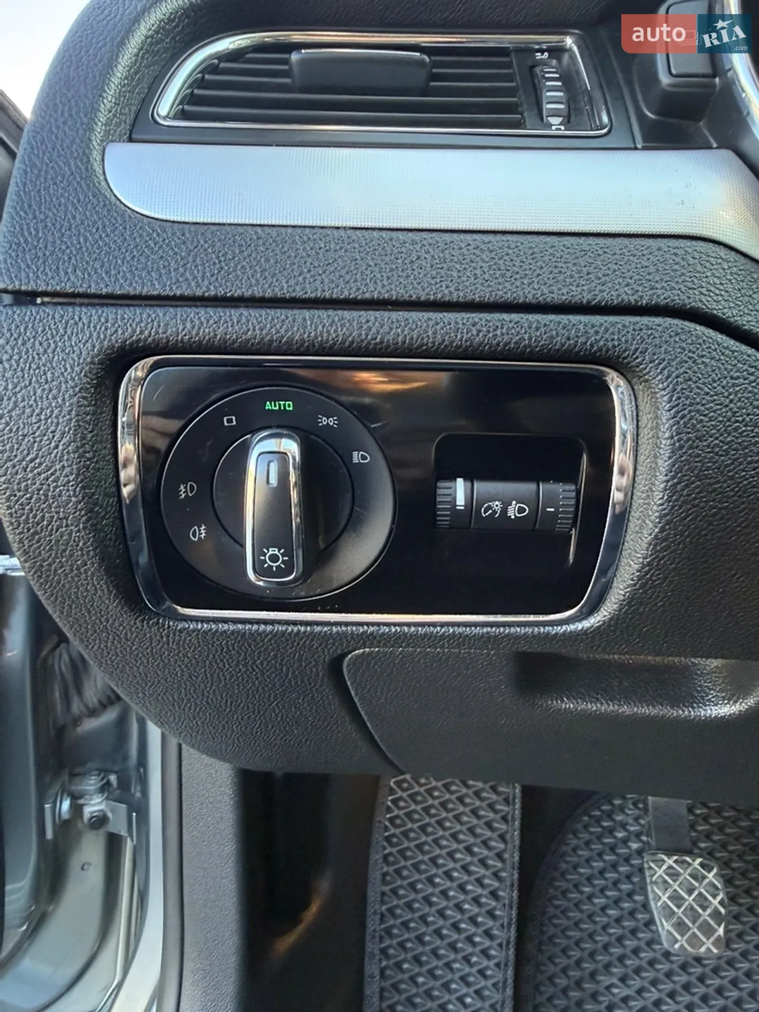 2011 Skoda Superb - мініатюра 12