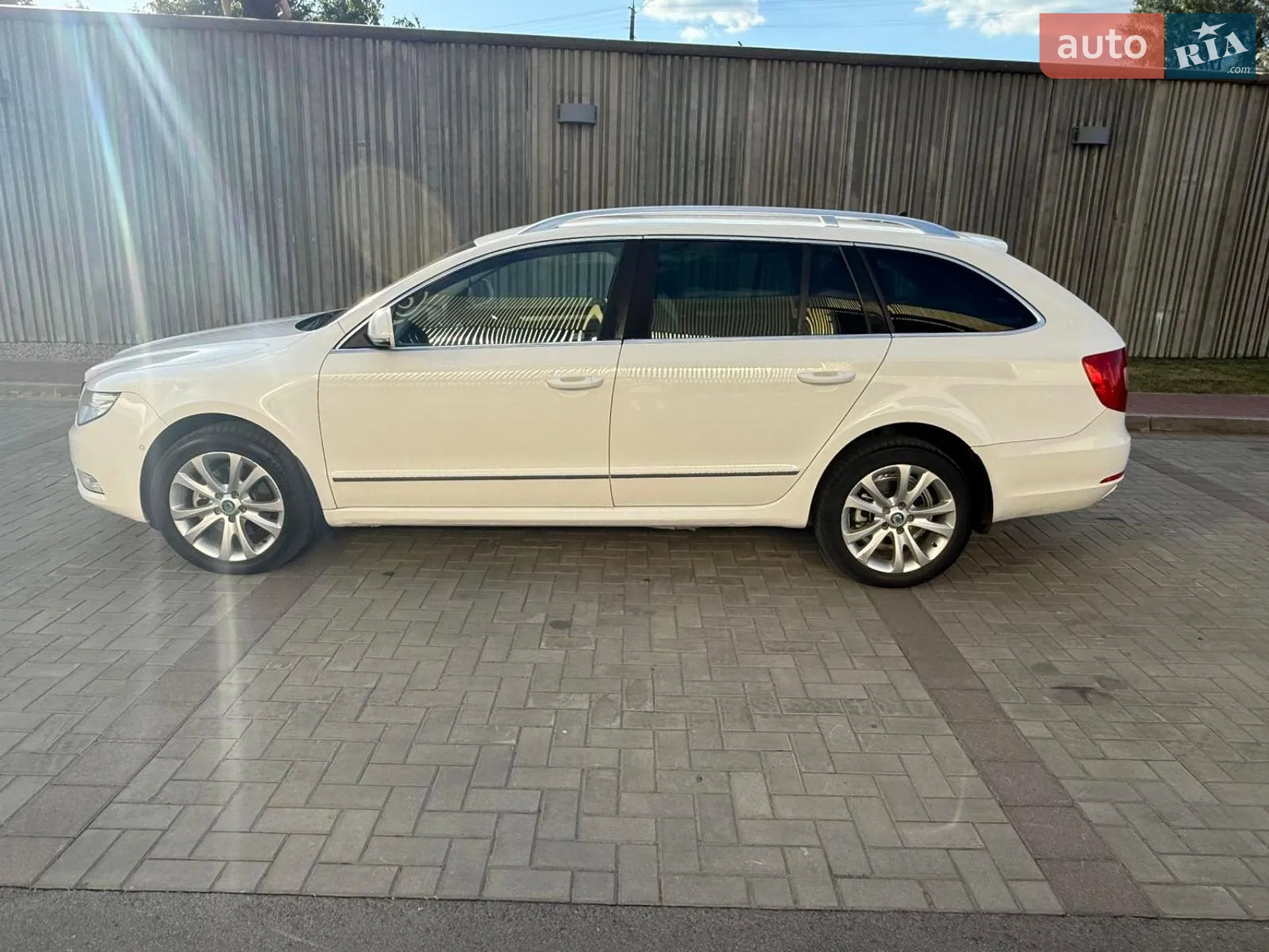 2011 Skoda Superb - мініатюра 12