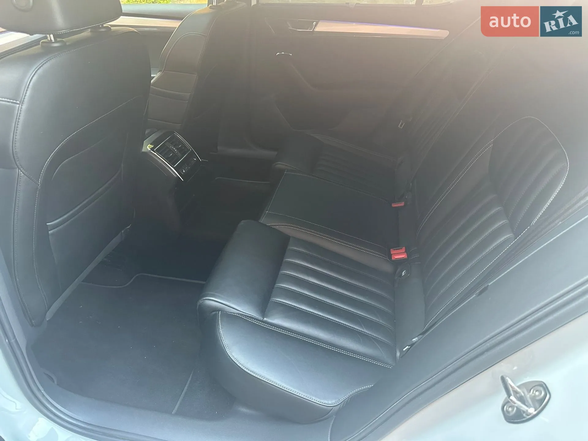Skoda Superb 2020 VIN TMBCJ9NP6L7059571 фото оголошення 14 з 39