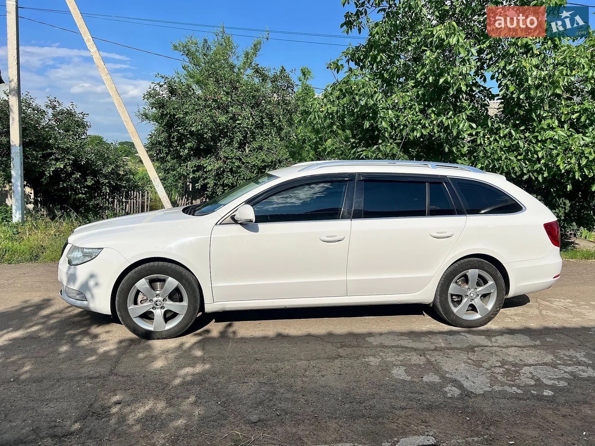 2011 Skoda Superb - мініатюра 2