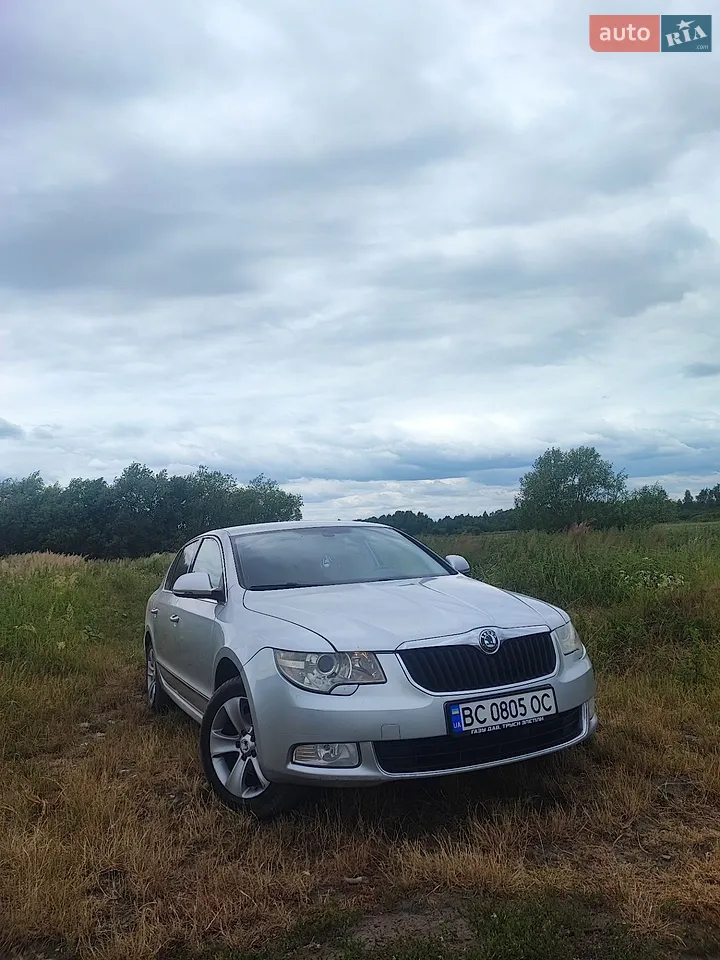 2010 Skoda Superb - мініатюра 13