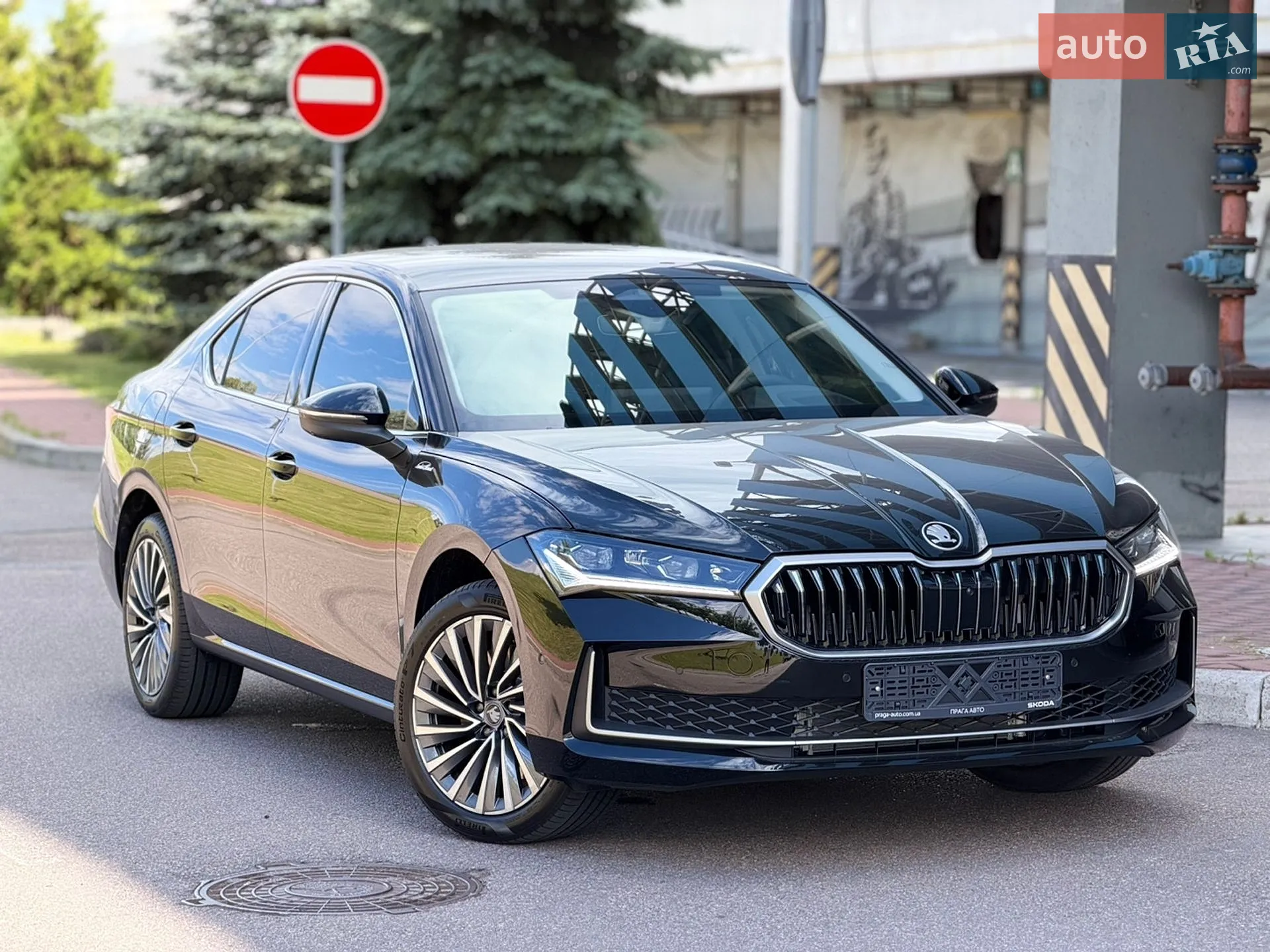 2025 Skoda Superb - фото 1