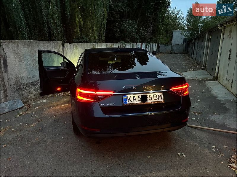 Лифтбек Skoda Superb 2022 в Киеве