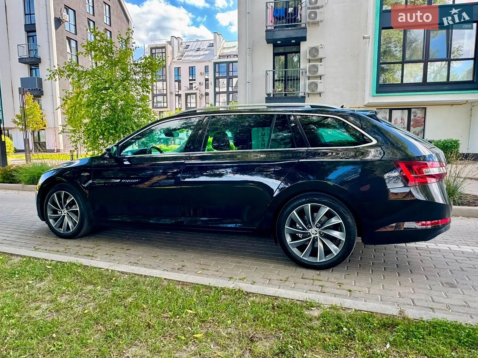 2019 Skoda Superb - мініатюра 9