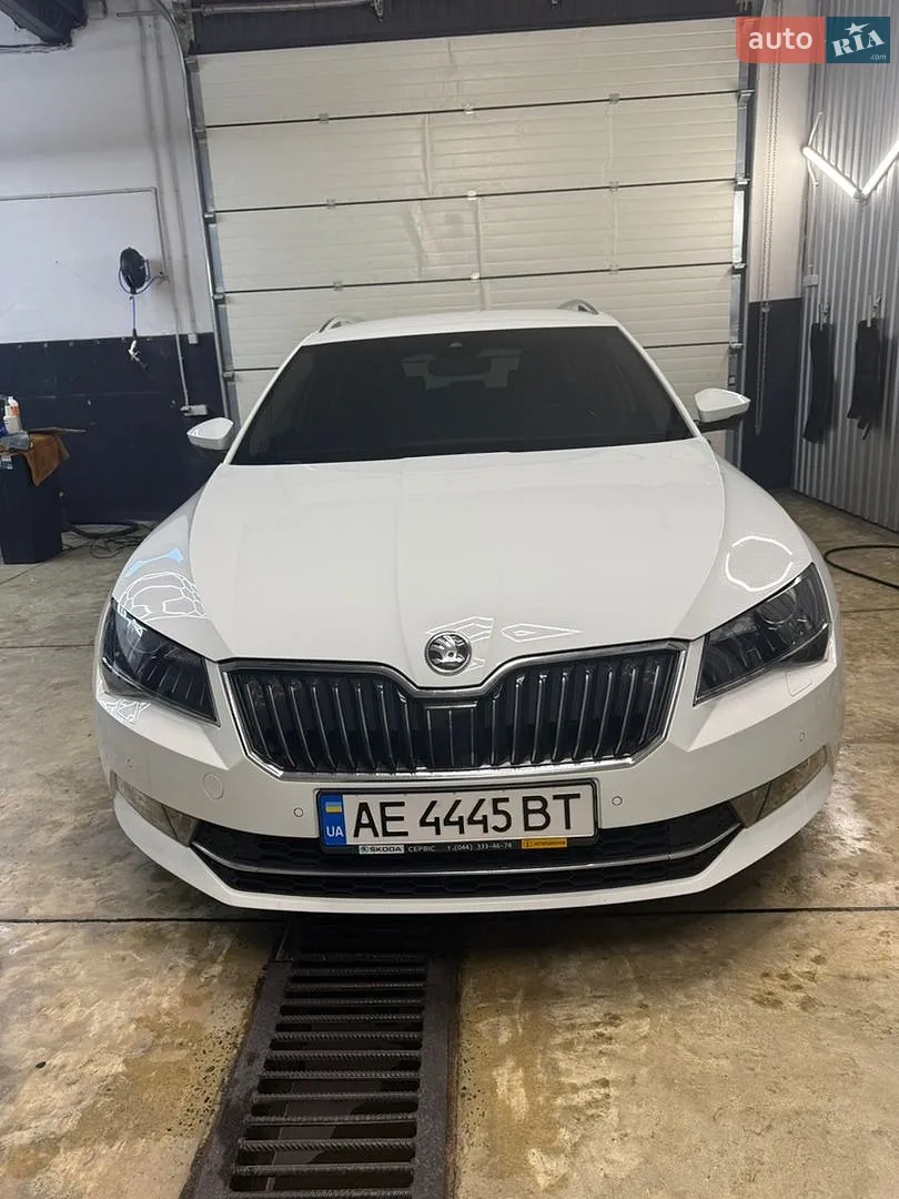 2017 Skoda Superb - мініатюра 2
