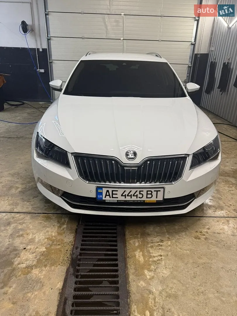 2017 Skoda Superb - мініатюра 3