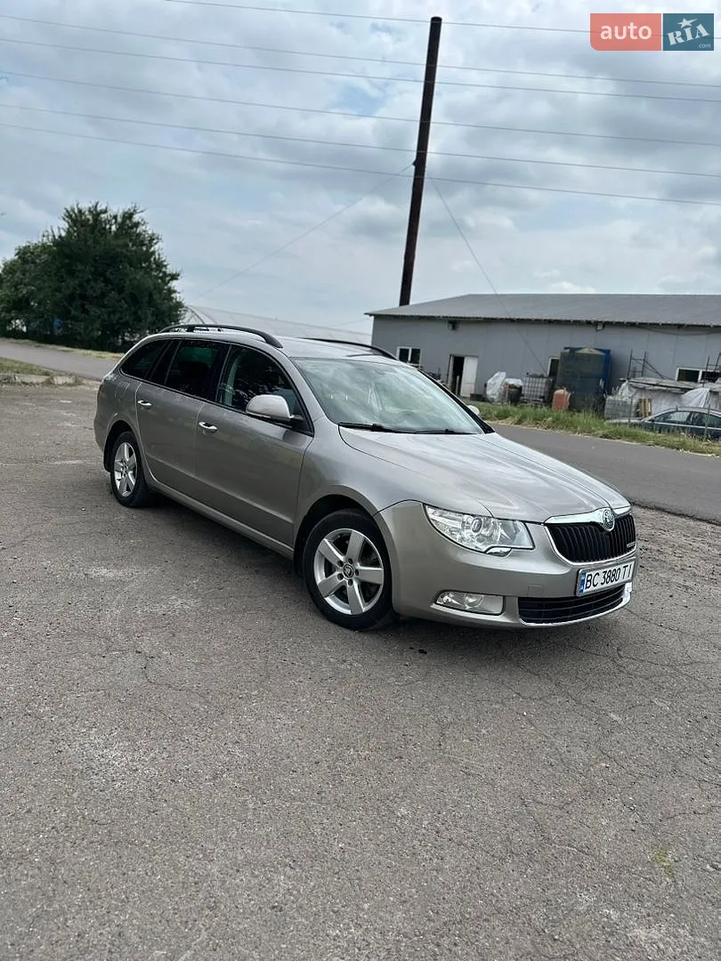 2011 Skoda Superb - мініатюра 2