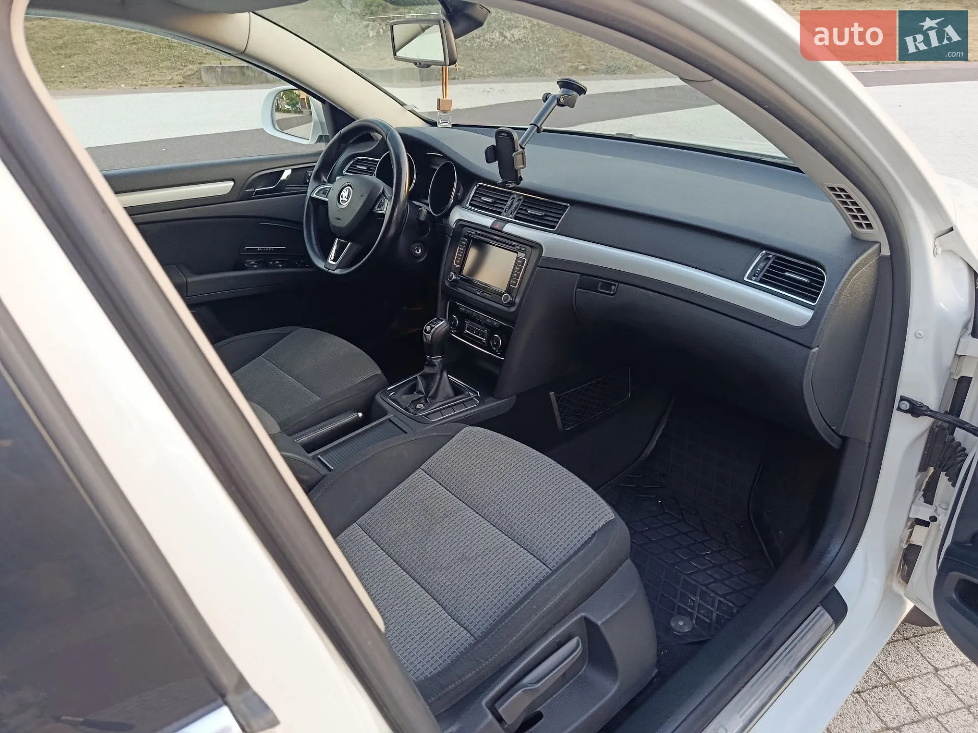2011 Skoda Superb - мініатюра 16