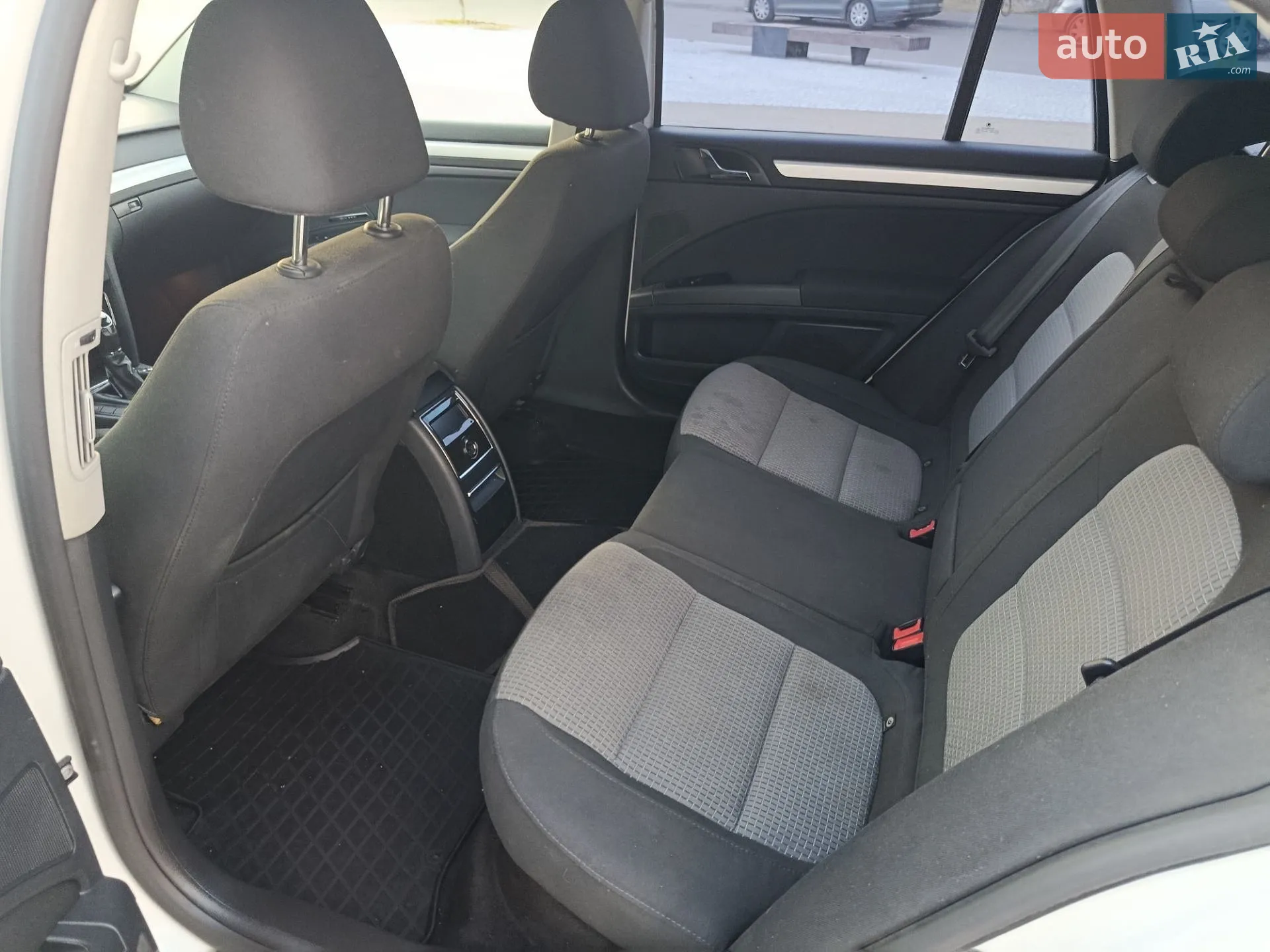 2011 Skoda Superb - мініатюра 17