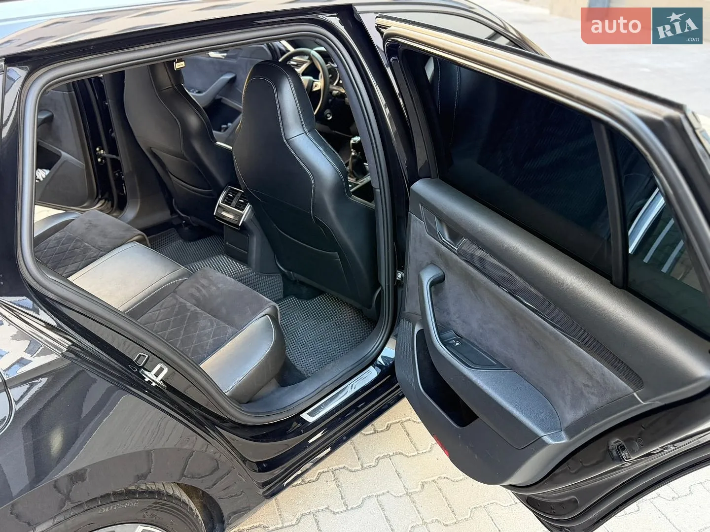 2017 Skoda Superb - мініатюра 12