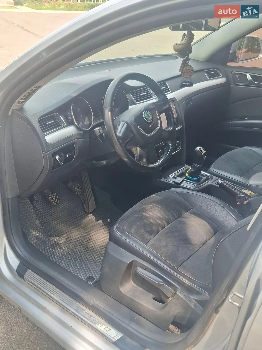 2010 Skoda Superb - мініатюра 6