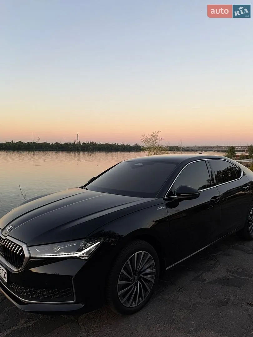 2025 Skoda Superb - фото 1