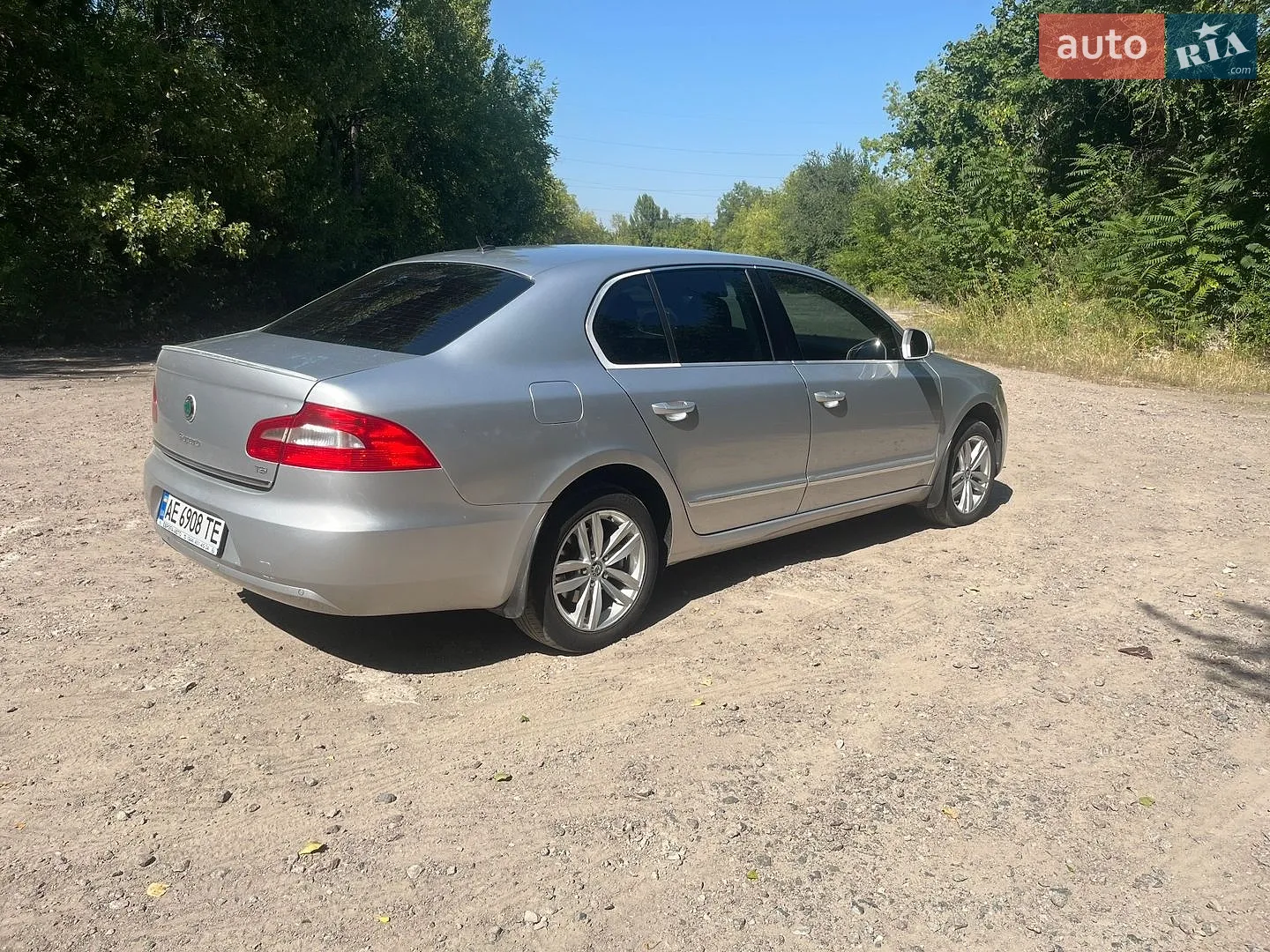 2010 Skoda Superb - мініатюра 4