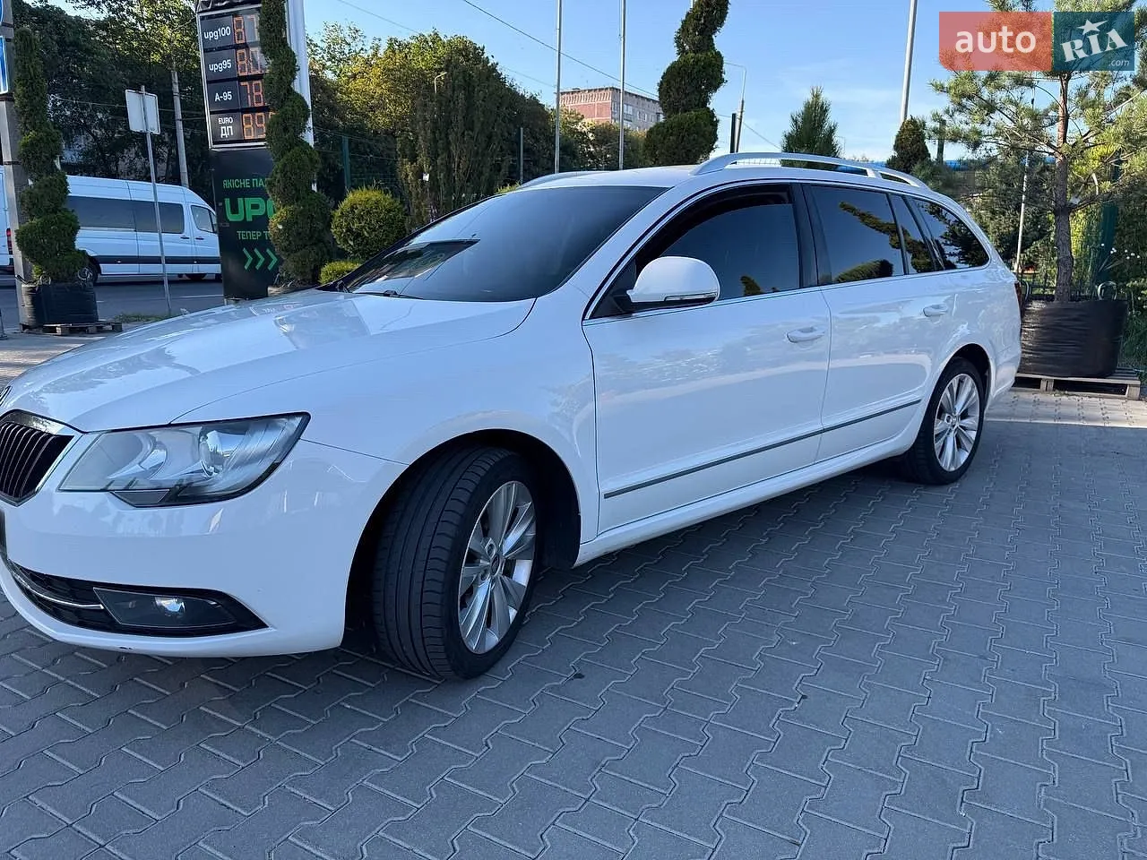 2014 Skoda Superb - мініатюра 2