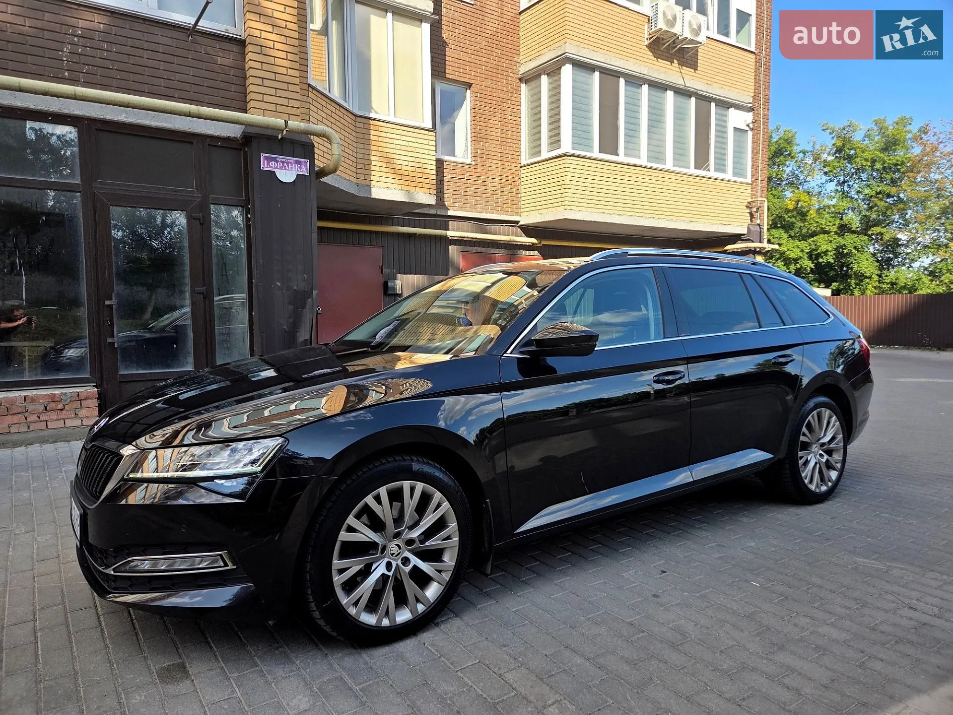 2019 Skoda Superb - мініатюра 2