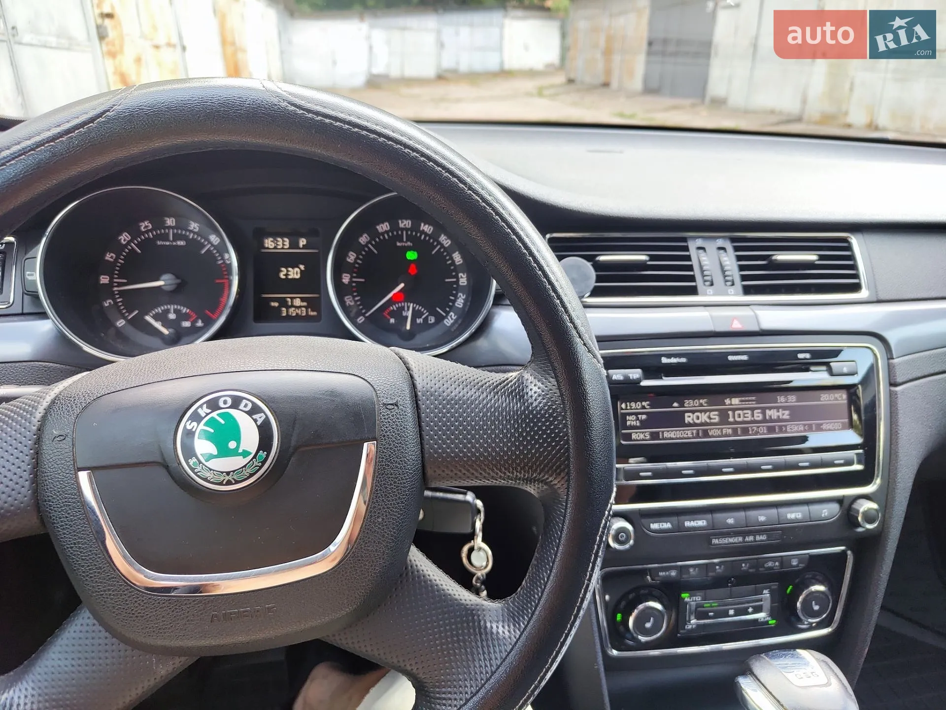 2010 Skoda Superb - мініатюра 17