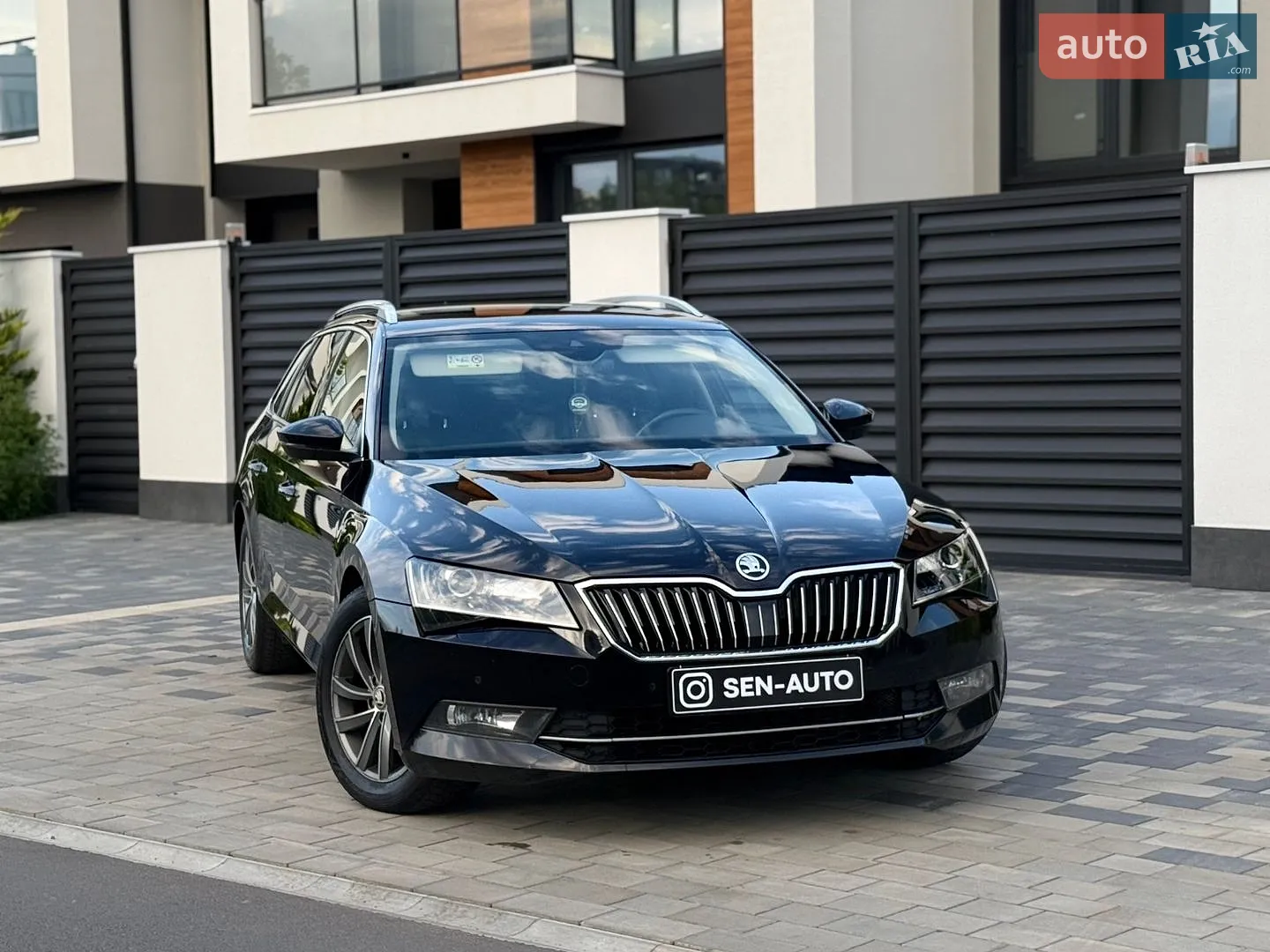 2017 Skoda Superb - мініатюра 2