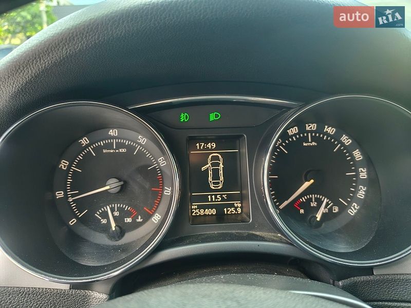 Лифтбек Skoda Superb 2012 в Вараше