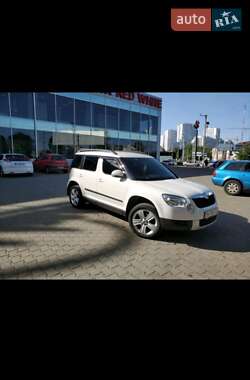 Хэтчбек Skoda Yeti 2012 в 