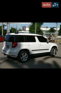 Хэтчбек Skoda Yeti 2012 в 