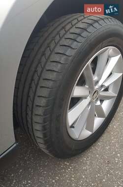 Внедорожник / Кроссовер Skoda Yeti 2015 в Хмельницком