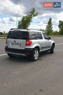 Внедорожник / Кроссовер Skoda Yeti 2013 в Ромнах