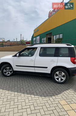Внедорожник / Кроссовер Skoda Yeti 2011 в 