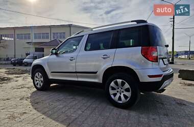 Внедорожник / Кроссовер Skoda Yeti 2015 в 