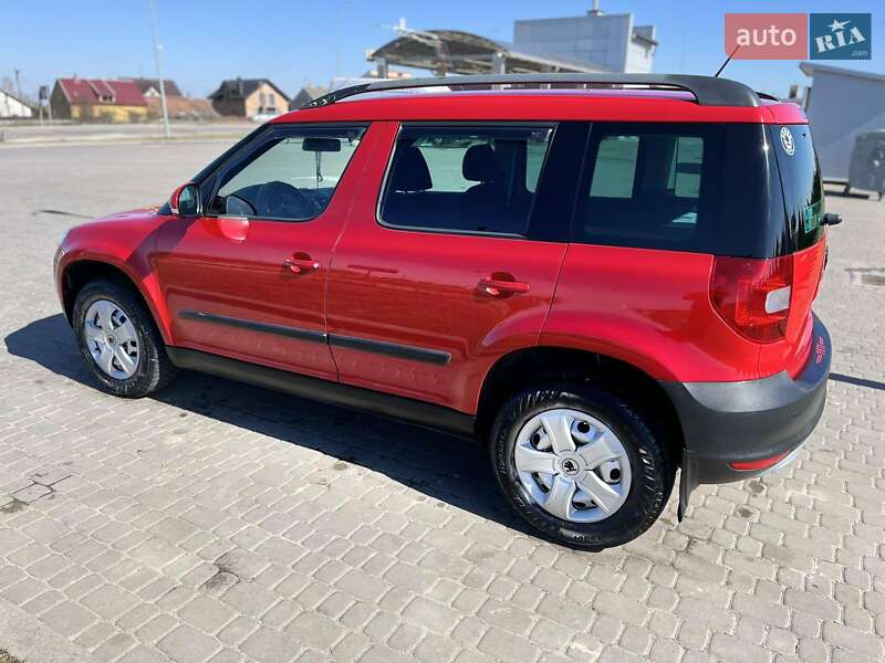 Внедорожник / Кроссовер Skoda Yeti 2010 в Городке