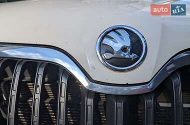 Внедорожник / Кроссовер Skoda Yeti 2015 в 