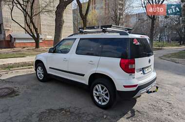 Внедорожник / Кроссовер Skoda Yeti 2015 в 