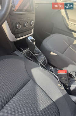 Внедорожник / Кроссовер Skoda Yeti 2012 в 