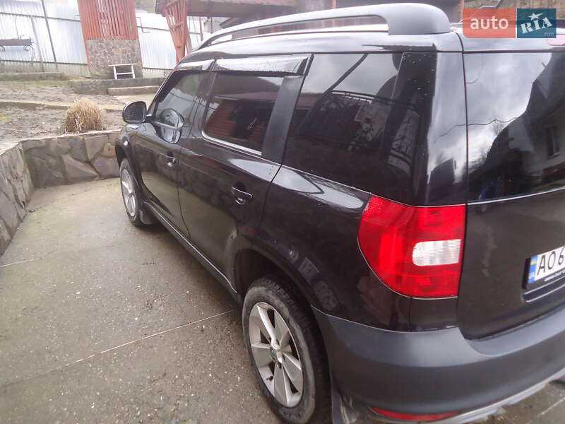 Внедорожник / Кроссовер Skoda Yeti 2013 в 