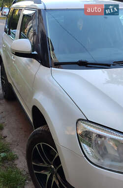 Внедорожник / Кроссовер Skoda Yeti 2010 в 