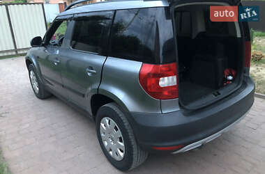 Внедорожник / Кроссовер Skoda Yeti 2010 в 