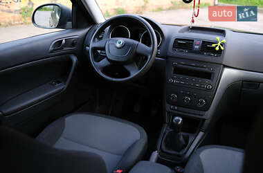 Позашляховик / Кросовер Skoda Yeti 2012 в 