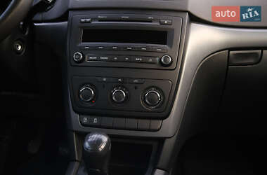 Позашляховик / Кросовер Skoda Yeti 2012 в 