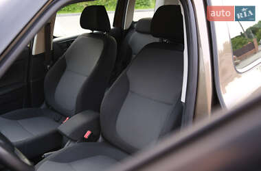 Позашляховик / Кросовер Skoda Yeti 2012 в 