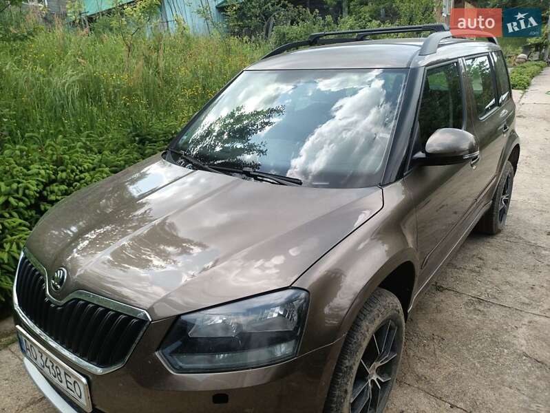 Внедорожник / Кроссовер Skoda Yeti 2015 в 