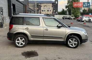 Позашляховик / Кросовер Skoda Yeti 2013 в 