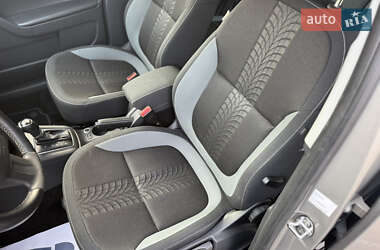 Позашляховик / Кросовер Skoda Yeti 2013 в 