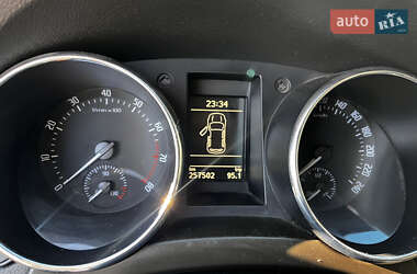 Внедорожник / Кроссовер Skoda Yeti 2010 в 