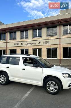 Внедорожник / Кроссовер Skoda Yeti 2015 в 