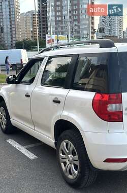 Внедорожник / Кроссовер Skoda Yeti 2015 в 